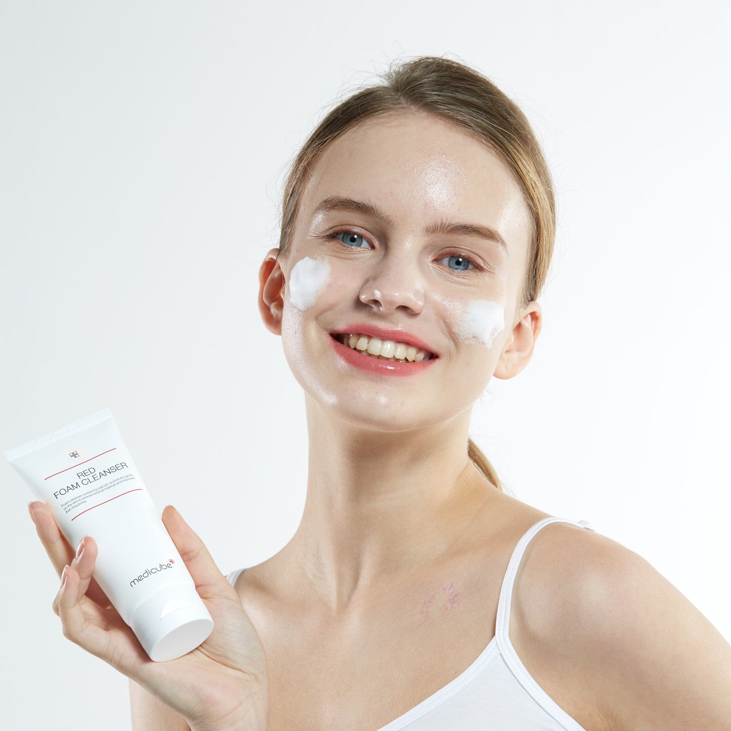 medicube Red Foam Cleanser 120ml - product image 3